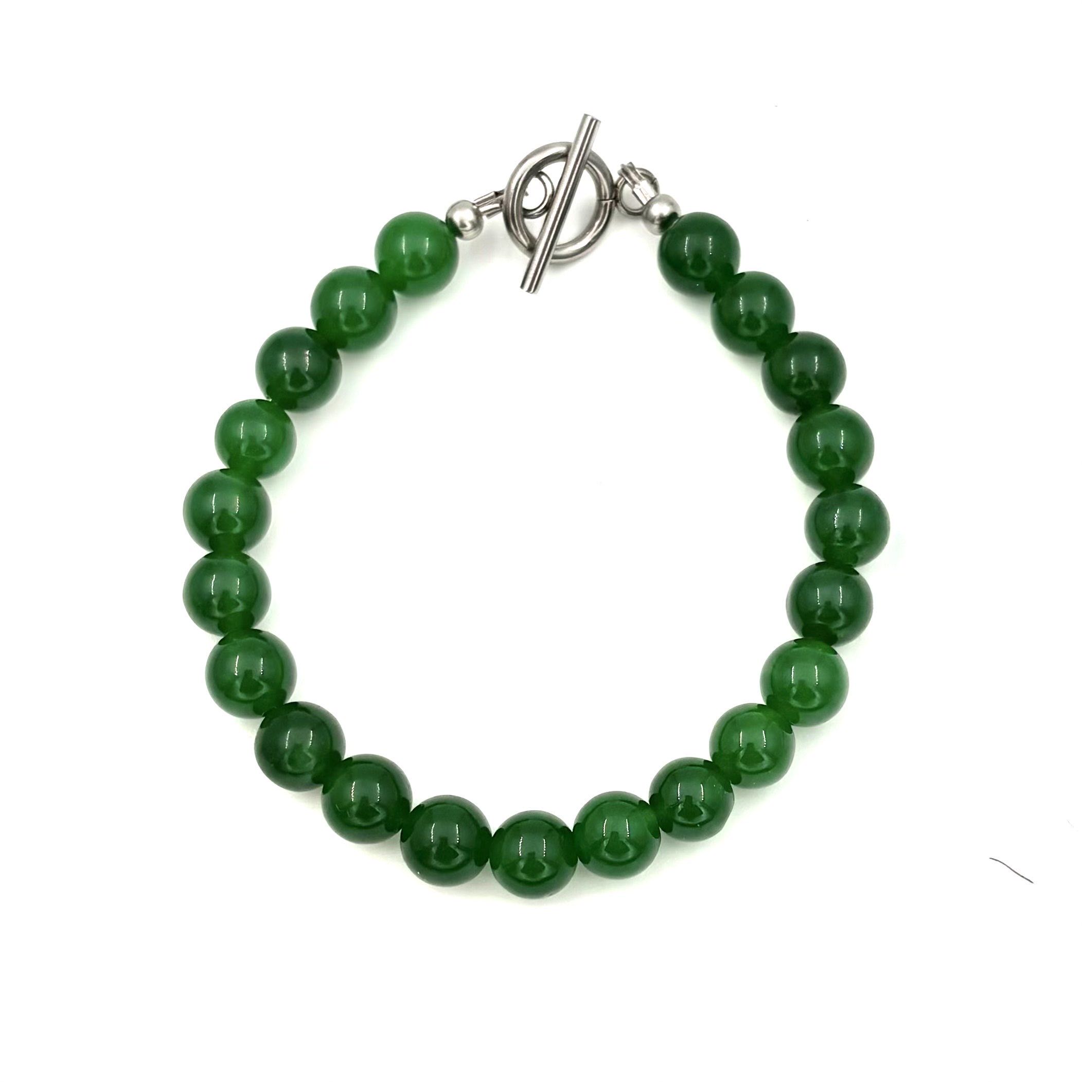Armband med gröna glaspärlor och silverlås