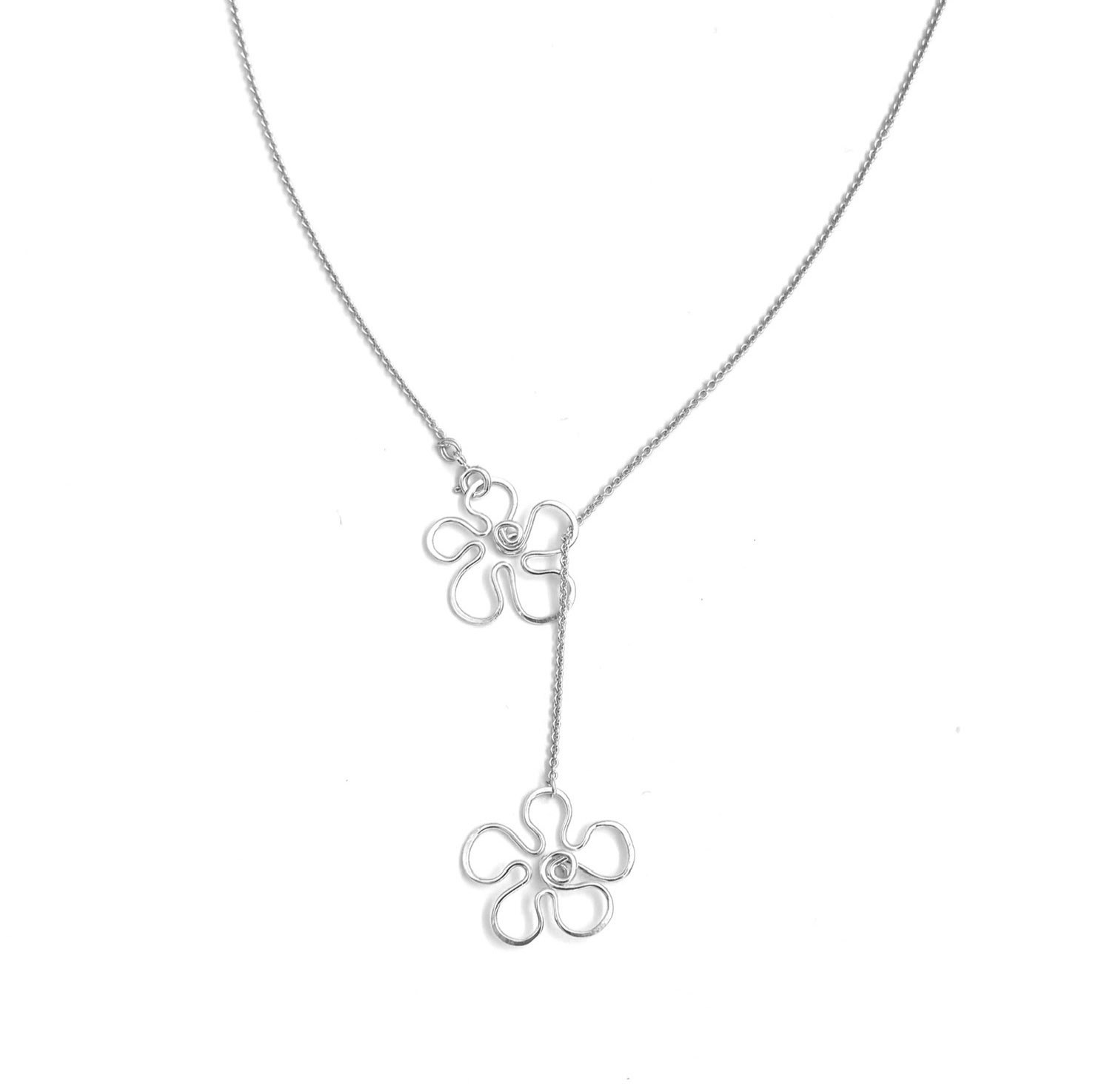 Halsband i silver med två blommor